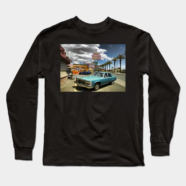 Vintage Cadillac parked in Las Vegas, neon sign of Tod Motor Motel, Las Vegas Long Sleeve T-Shirt by Reinvention